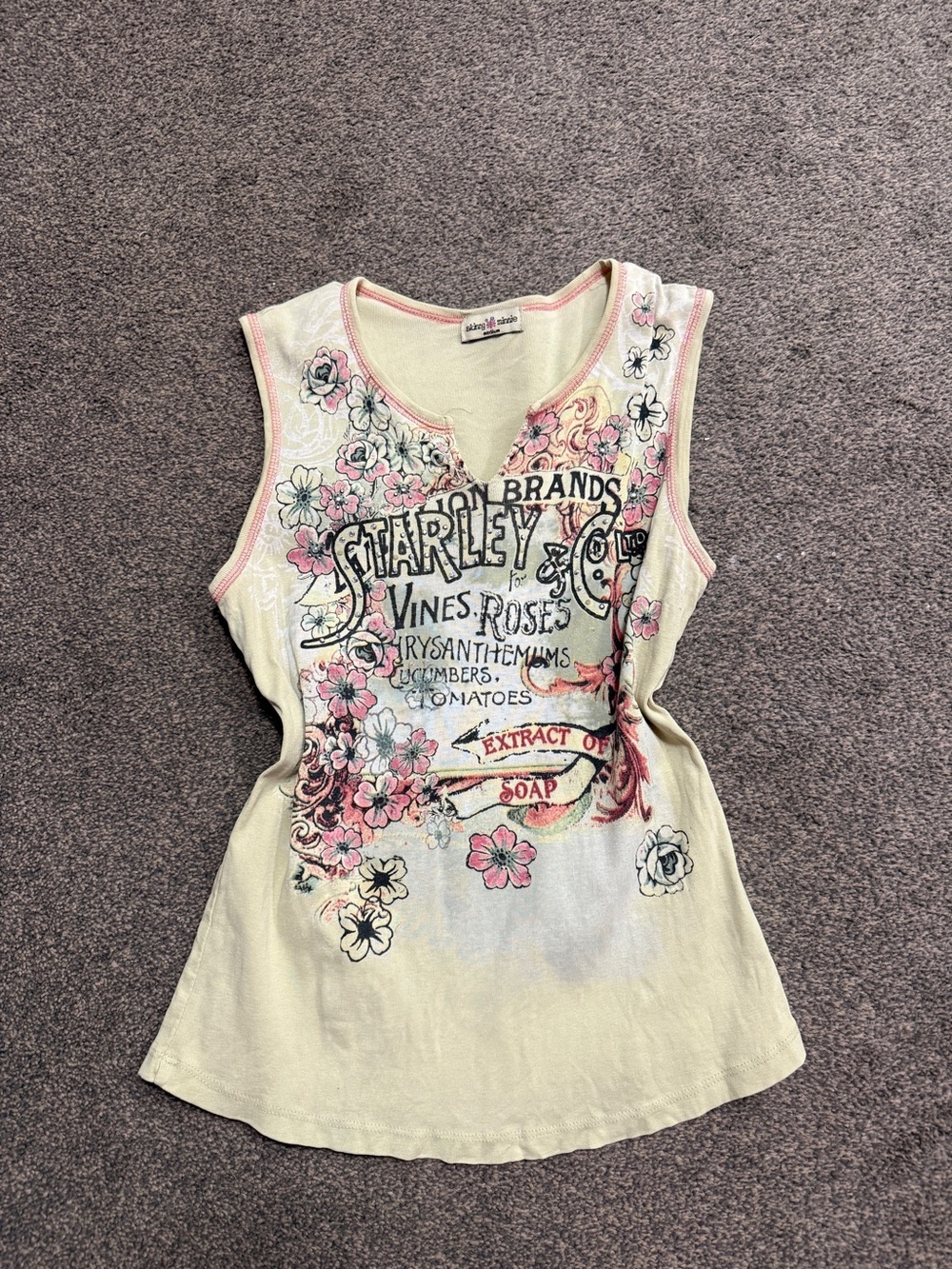Vintage Y2K Skinny Minnie tank top featuring an intricate "Vines & Roses" M